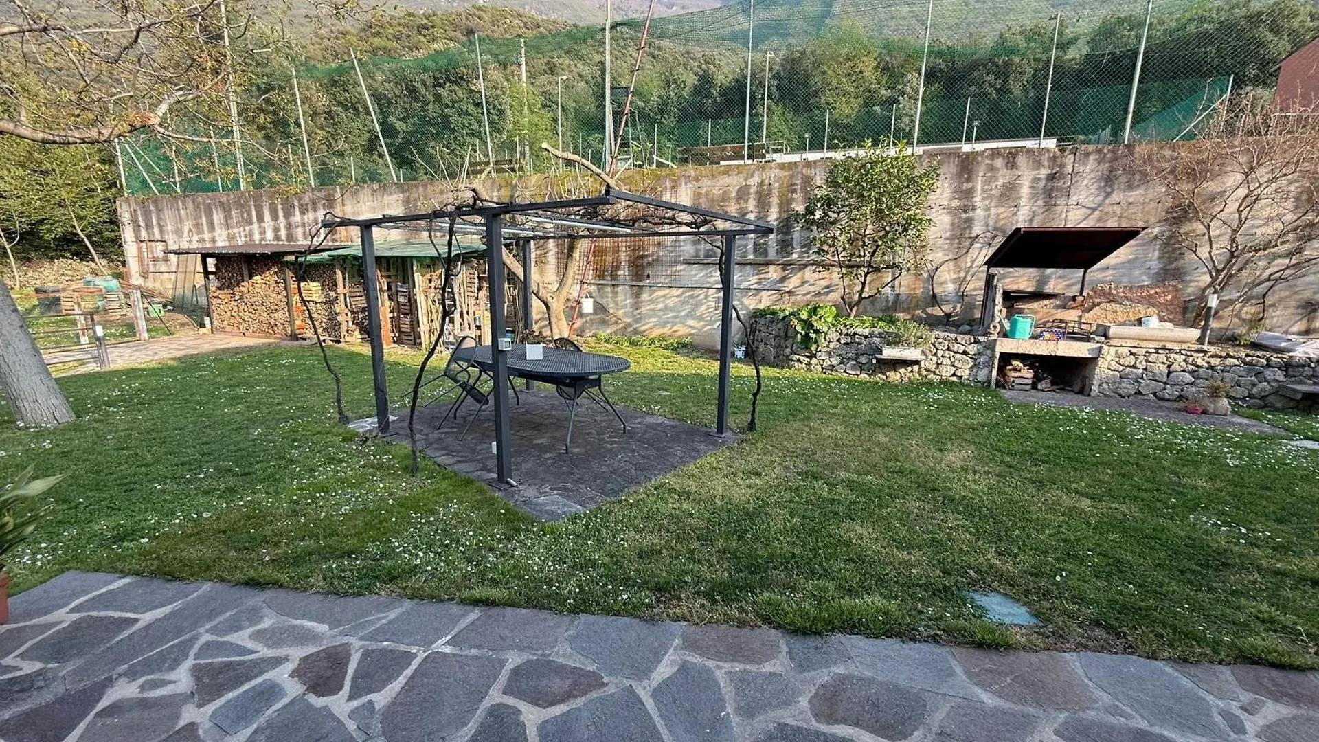 Apartment Appartamento Riflessi D'Acqua Navene